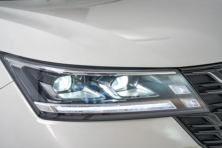 LED PROJECTOR HEADLAMPS AND DRL