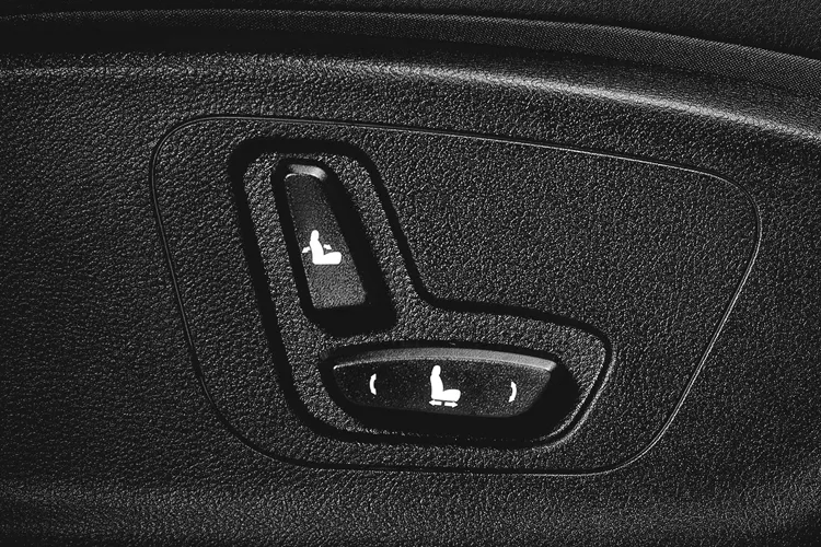 CONVENIENT ELECTRIC FRONT SEAT ADJUSTER*